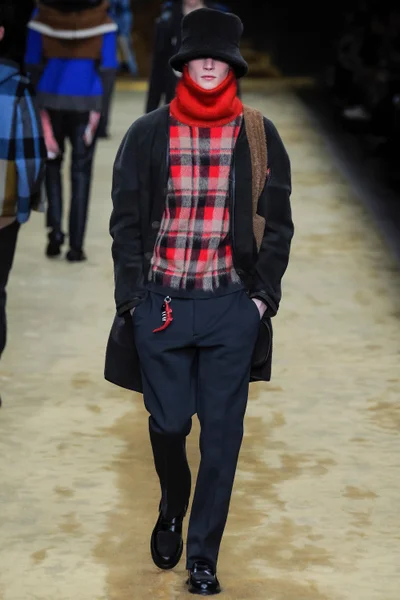 Look 28